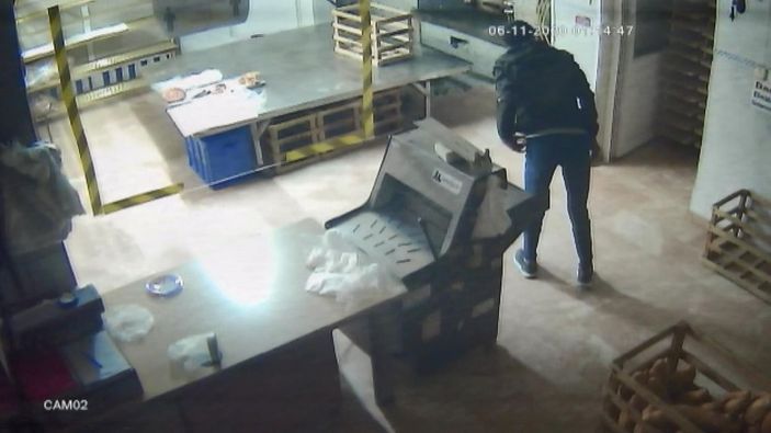 Esenyurt'ta ekmek fırınındaki hırsız kamerada -2