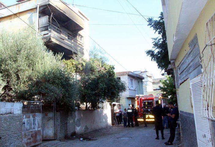 d Yanan evde mahsur kalan engelli genci komşusu kurtardı -3