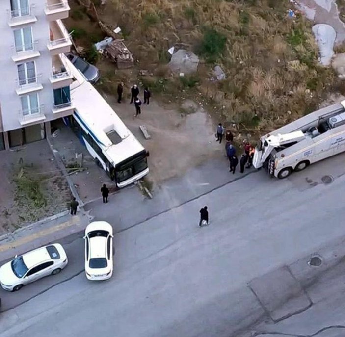 Ankara'da freni boşalan belediye otobüsünün apartmana çarpması kamerada -3