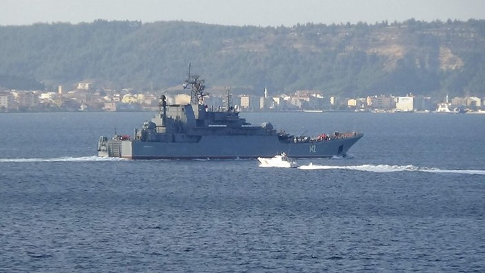 Rus savaş gemisi 'Novocherkassk', Çanakkale Boğazı'ndan geçti -3
