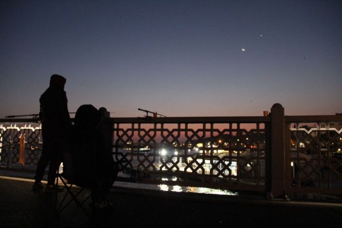 Gökyüzünde ay ile yıldız yan yana geldi -6