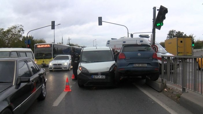 Şişli'de kaza yapan doktor otomobilinde sıkıştı -5