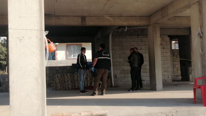 d Kıskançlık tartışmasında 6 çocuk annesi eşini vurdu -2