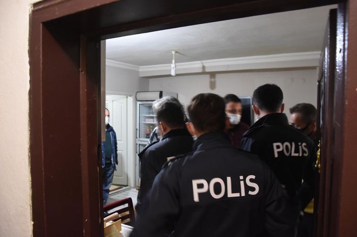 Kütahya’da kumar oynarken yakalanan 14 kişiye 65 bin 240 lira ceza -4