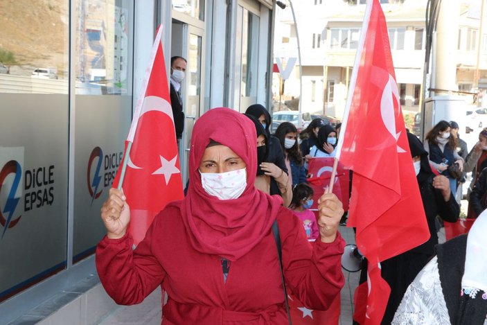 Şırnaklı kadınlar, engellemelere rağmen HDP önündeki eylemlerini sürdürdü -3