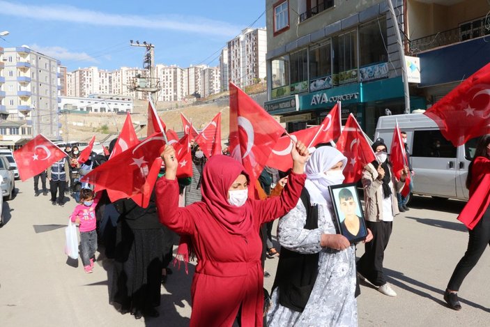 Şırnaklı kadınlar, engellemelere rağmen HDP önündeki eylemlerini sürdürdü -6