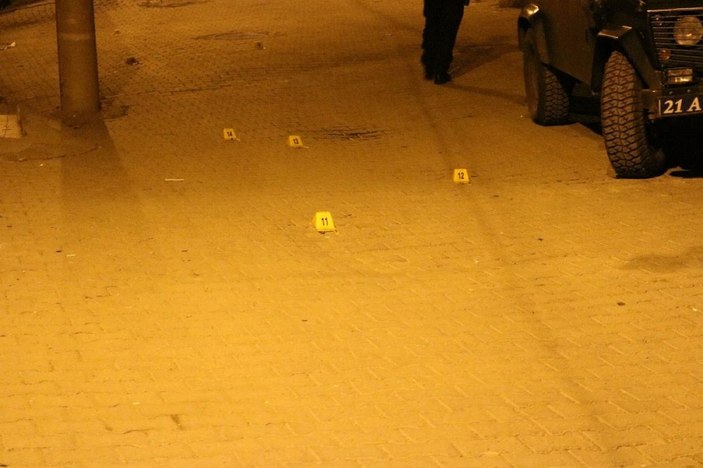 Diyarbakır’da iki aile arasında silahlı kavga: 100'den fazla mermi sıkıldı
