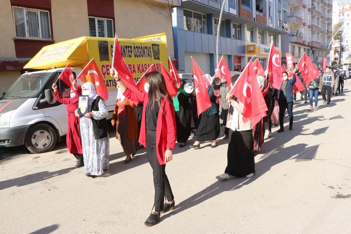 Şırnaklı kadınlar, engellemelere rağmen HDP önündeki eylemlerini sürdürdü -8