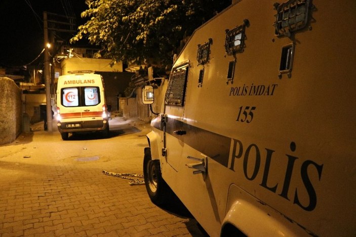 Diyarbakır’da iki aile arasında silahlı kavga: 100'den fazla mermi sıkıldı