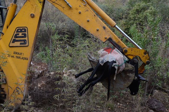 Kuyuya düşüp ölen eşeği için 'Arabayı her yerde bulurum ama eşeği bulamam' diye üzüldü -4