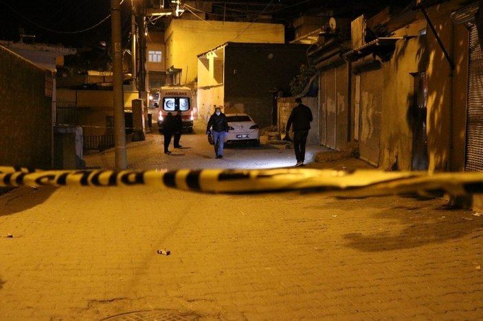 Diyarbakır’da iki aile arasında silahlı kavga: 100'den fazla mermi sıkıldı