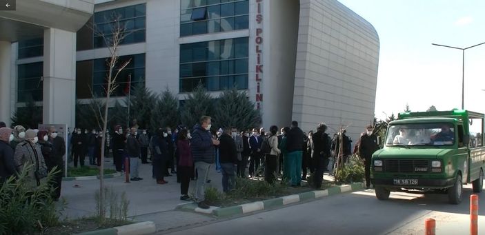 Koronavirüsten ölen Emine hemşire, son yolculuğuna uğurlandı -4