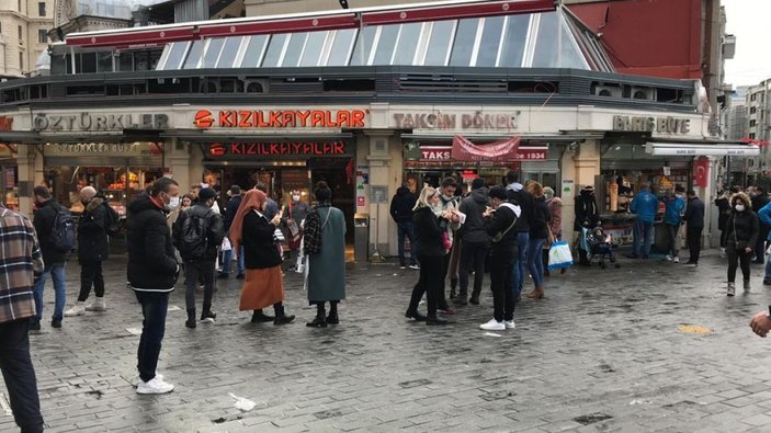 Taksim'de restoranların önü doldu taştı -5