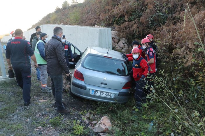 Otomobil duvara çarptı: 1'i bebek 2 ölü, 2 yaralı -2