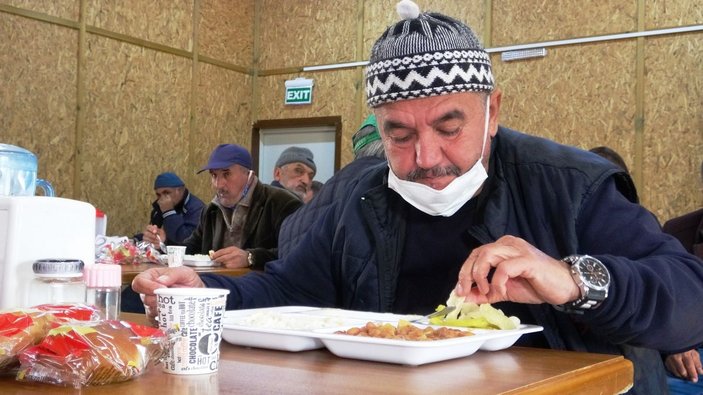 100'e yakın ülke gezip 10 dil bilen Bursalı gurbetçi, barınma evinde kalıyor