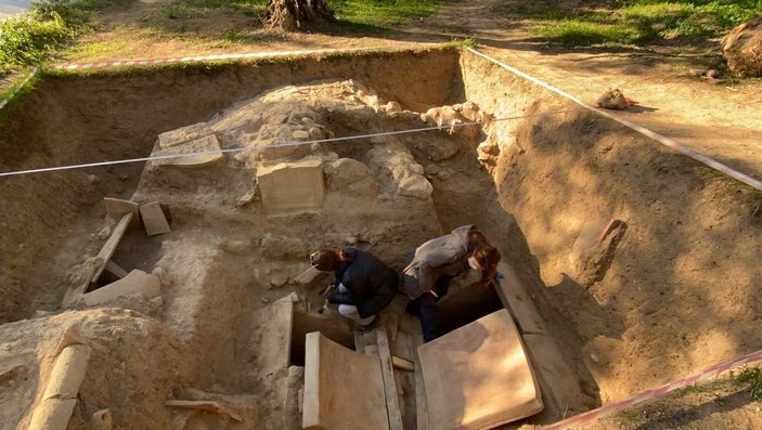 İznik'te Roma dönemine ait mezar taşı keşfedildi -4