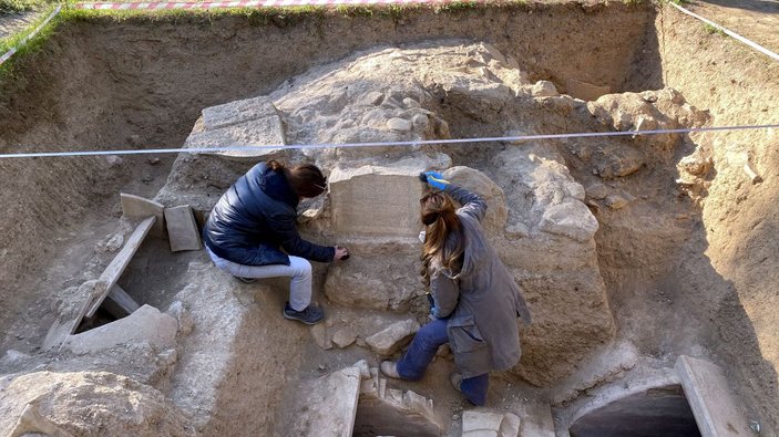 İznik'te Roma dönemine ait mezar taşı keşfedildi -9