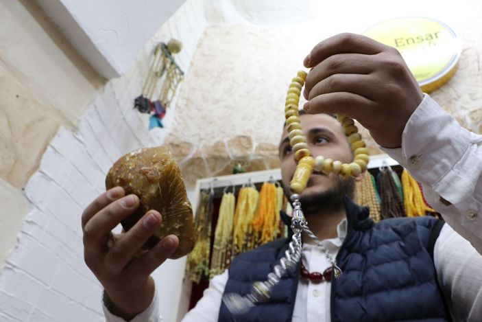 Şanlıurfa’da kurulan pazarda tespihlerin gramı altınla yarışıyor -6