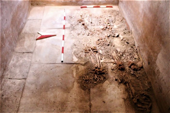 İznik'te Roma dönemine ait mezar taşı keşfedildi -6