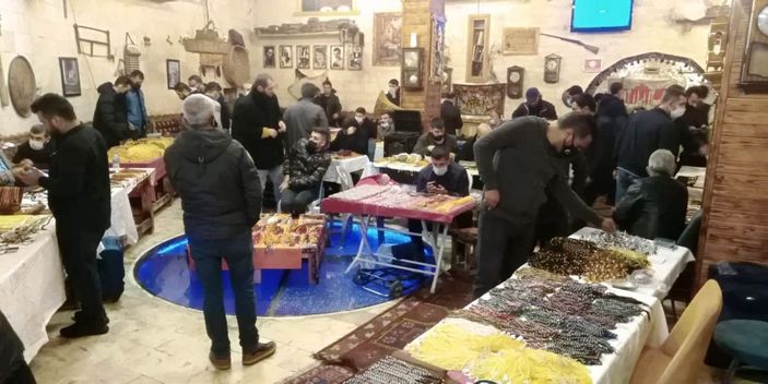 Şanlıurfa’da kurulan pazarda tespihlerin gramı altınla yarışıyor -9