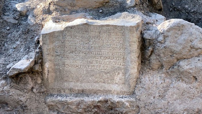 İznik'te Roma dönemine ait mezar taşı keşfedildi -3