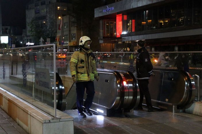 Taksim Metro İstasyonu'nda raylara atlayan kişi öldü -2