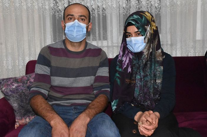 Annesini öldürüp, kendisi ve eşini de yaralayan babasının hastaneden çıkmasından korkuyor -1