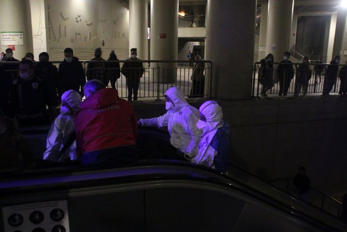 Taksim Metro İstasyonu'nda raylara atlayan kişi öldü -4