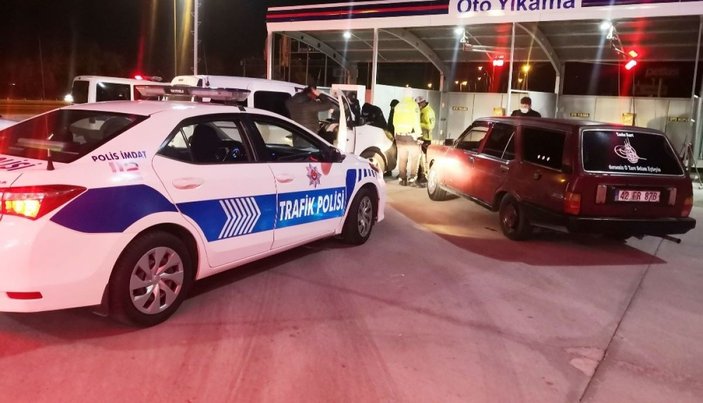 Aksaray'da yoklama kaçağı, sigortasız araçla yakalandı