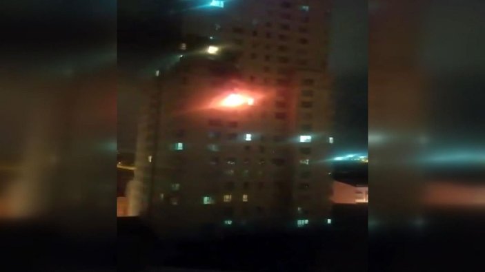 Esenyurt'ta 30 katlı binada yangın: Yüzlerce kişi tahliye edildi