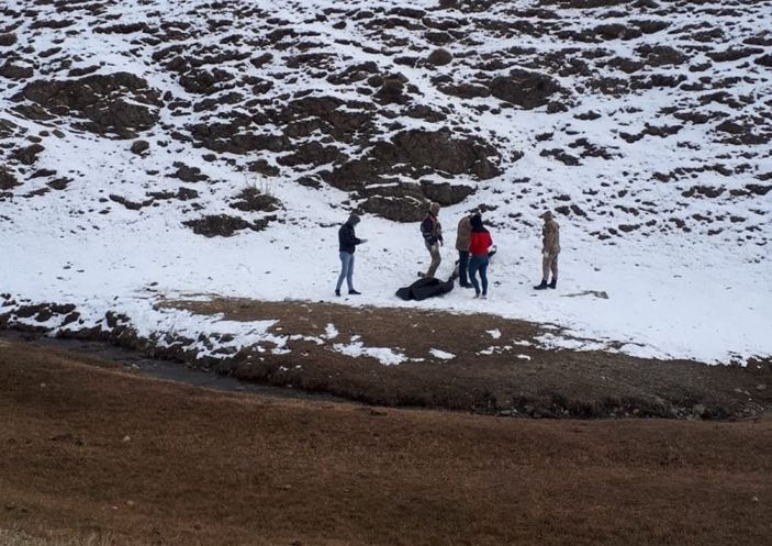 İran sınırında 3 kaçak göçmen donarak öldü