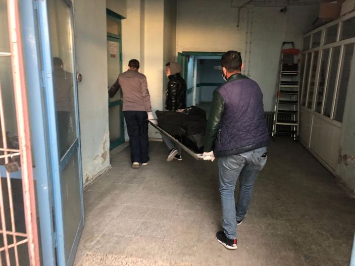 d İran sınırında 3 kaçak göçmen donarak öldü