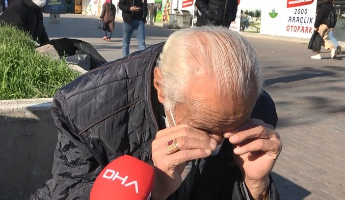 Bursa'da karantinadaki oğluna ekmek götüren yaşlı adam ağladı