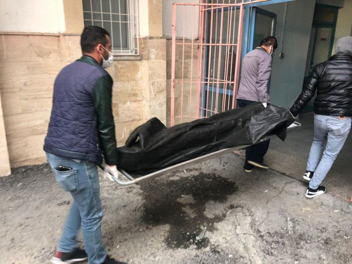 d İran sınırında 3 kaçak göçmen donarak öldü