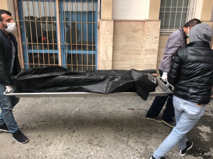 d İran sınırında 3 kaçak göçmen donarak öldü