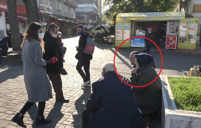 Bursa'da karantinadaki oğluna ekmek götüren yaşlı adam ağladı