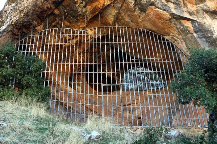 Defineciler tarafından tahrip edilen mağarada demir kapılı önlem -5