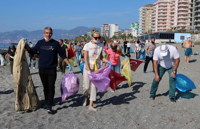 Alanya'da yerleşik yabancılar sahili temizledi -1