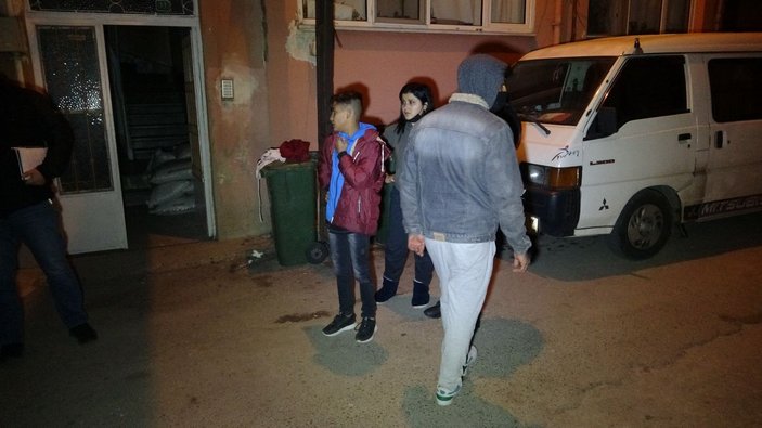 Bursa'da otomobilini vermeyen ağabeyi ile yengesini bıçakladı