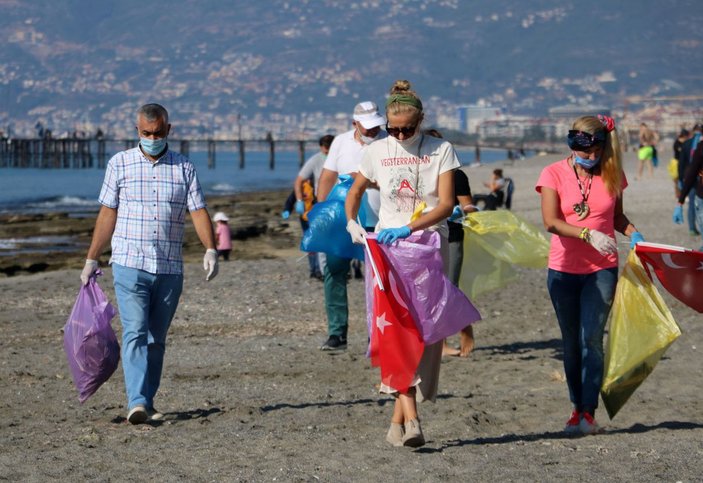 Alanya'da yerleşik yabancılar sahili temizledi -5