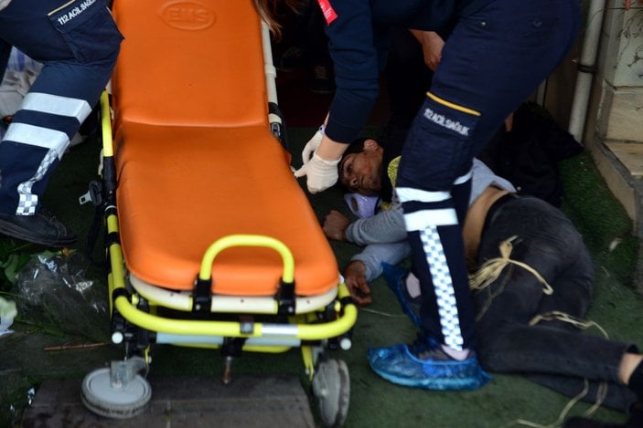 İki kardeş kavgada yaralandı, ilk müdahaleyi bölgeden geçen sağlıkçılar yaptı -8