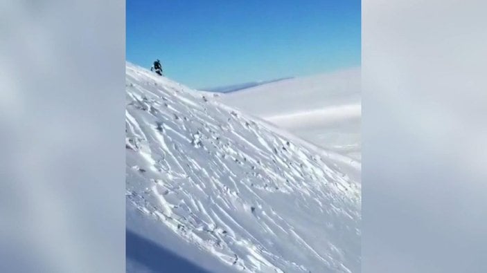ABD’de kayakçılar çığ altında kalmaktan son anda kurtuldu -3