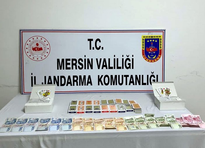 Mersin'de kumar oynarken yakalanan 11 kişiye 79 bin lira ceza -1