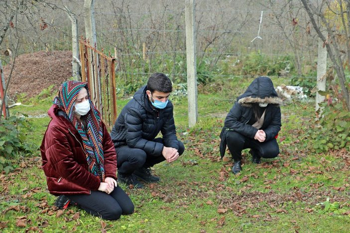 Ceren Özdemir, 1'inci ölüm yıl dönümünde mezarı başında anıldı -9