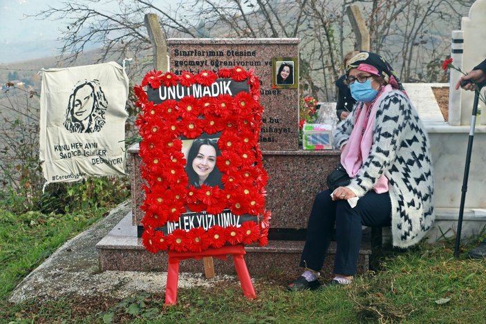 Ceren Özdemir, 1'inci ölüm yıl dönümünde mezarı başında anıldı -2