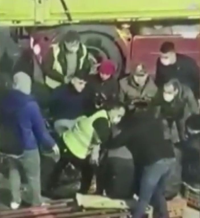 Polis belediye işçisi kılığına girdi, uyuşturucu satıcılarını yakaladı -1