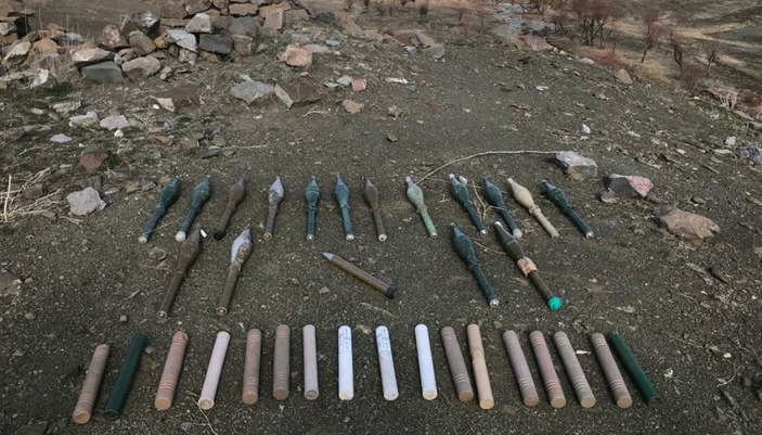 Van'da teröristlere ait roketatar mühimmatı ele geçirildi -2