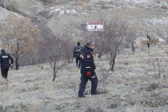 d Ankara'da dağlık arazide insana ait kafatası bulundu
