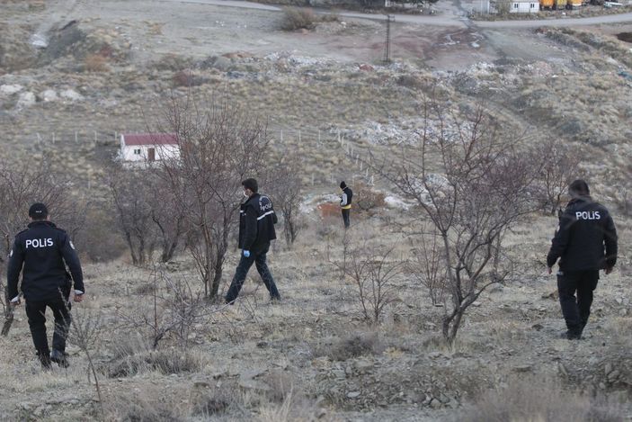 d Ankara'da dağlık arazide insana ait kafatası bulundu