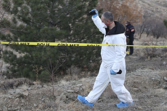 d Ankara'da dağlık arazide insana ait kafatası bulundu